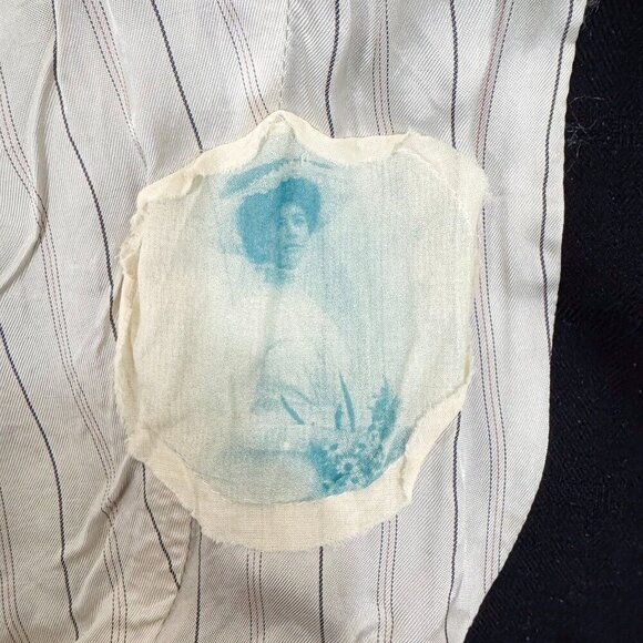 TRELISE COOPER FULL WOOL BLACK BLAZER WITH RUFFLE AND BUTTON TOP - Picture 8 of 10